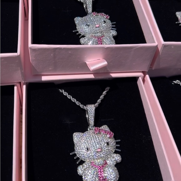 Hello kitty necklace, hello kitty pendant, hello kitty jewelry - Picture 10 of 11